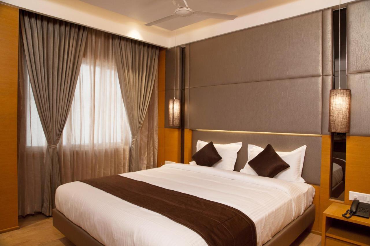 Sri Aadhish Grand Hotel Arantangi ภายนอก รูปภาพ