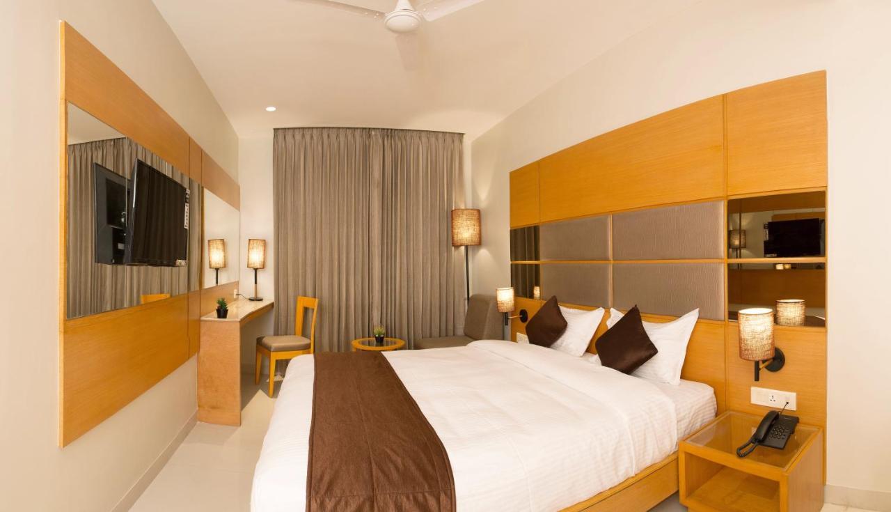 Sri Aadhish Grand Hotel Arantangi ภายนอก รูปภาพ