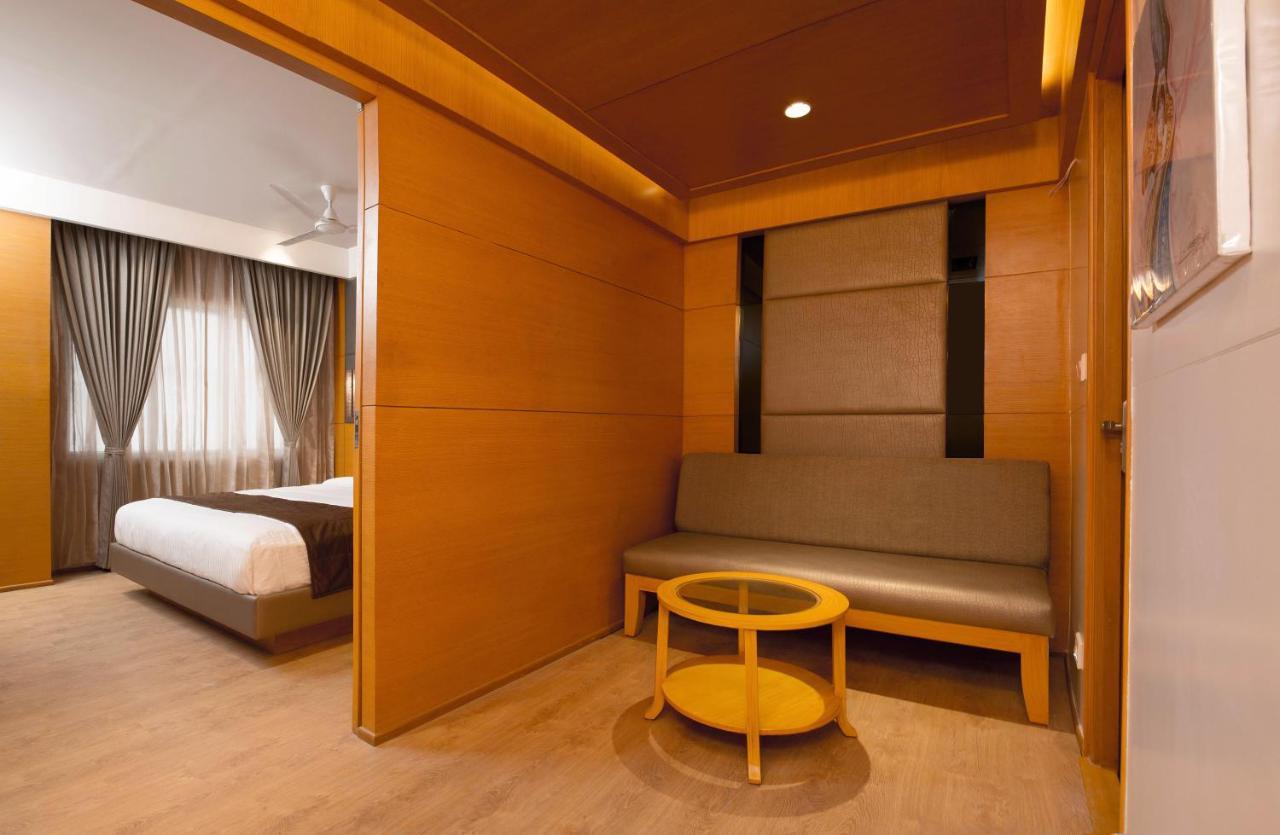 Sri Aadhish Grand Hotel Arantangi ภายนอก รูปภาพ