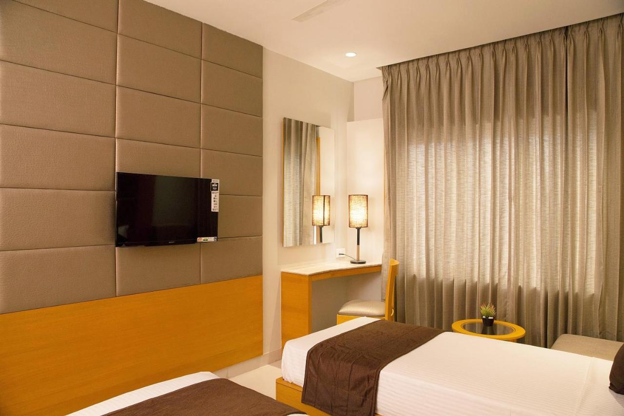 Sri Aadhish Grand Hotel Arantangi ภายนอก รูปภาพ