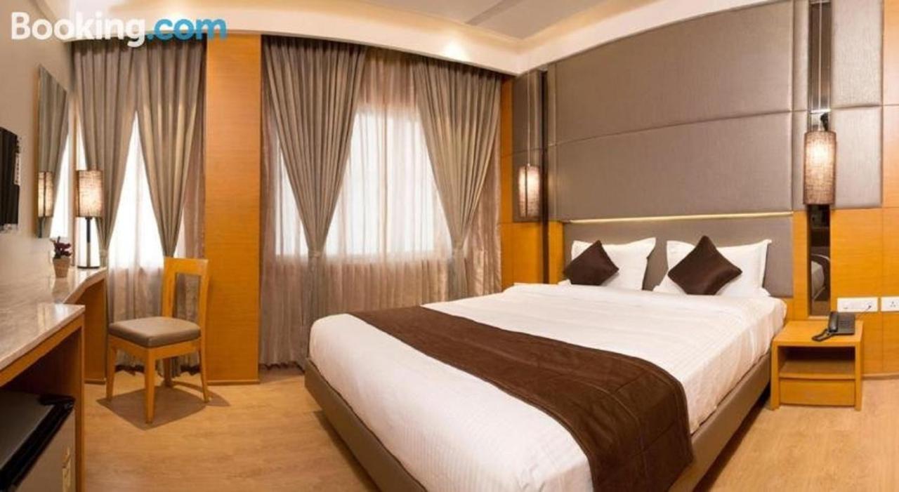 Sri Aadhish Grand Hotel Arantangi ภายนอก รูปภาพ