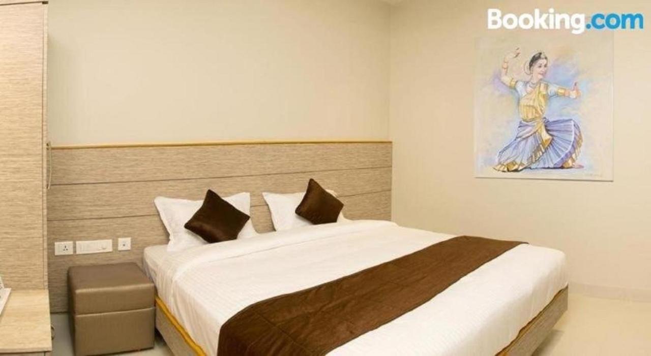Sri Aadhish Grand Hotel Arantangi ภายนอก รูปภาพ